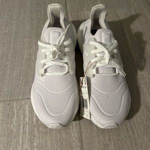 Brand New Women’s Adidas Ultraboost 22 Running Shoes